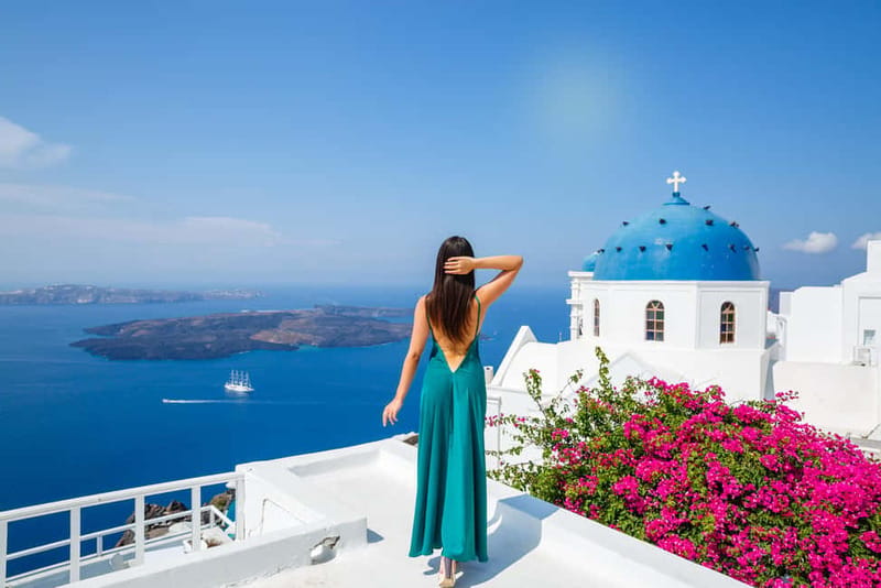 Santorini: Private Oia Village Photoshoot - The first minutes: getting comfortable in front of the camera
