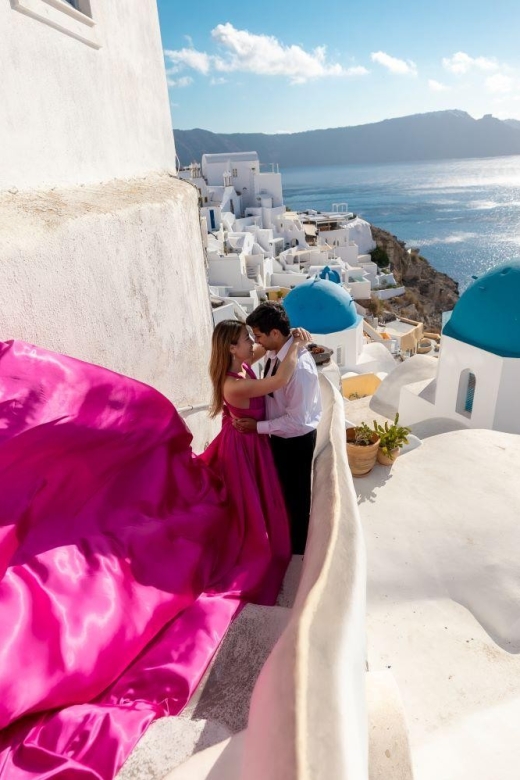 Santorini: Unique Flying Dress Photoshoot Experience - How the dress assistant changes the experience
