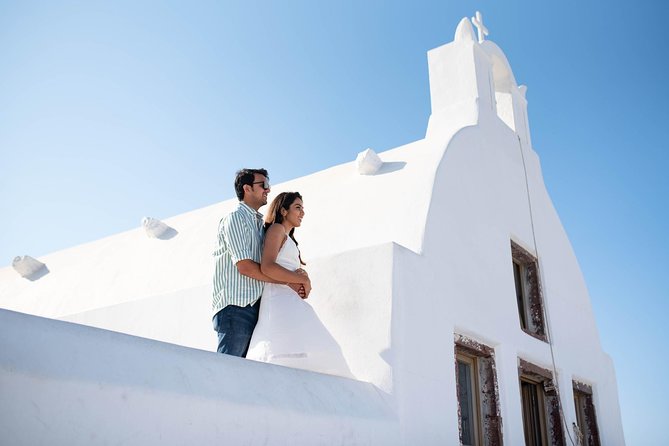 Santorini Walking Tour with a Personal Photographer - Outfit changes, hair, and practical comfort