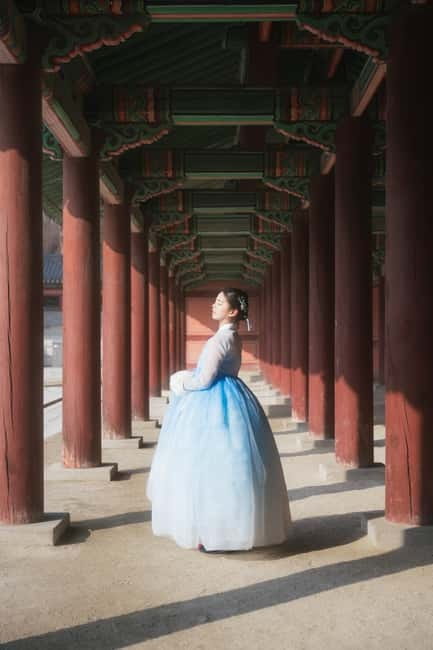 Seoul: Professional Hanbok Photography at Gyeongbok Palace - Finding quieter palace corners for more natural portraits