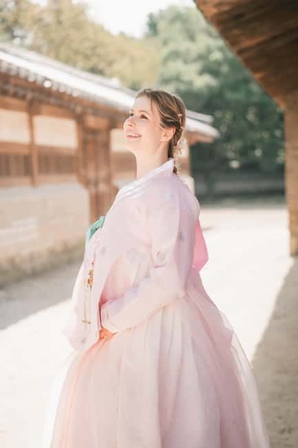 Seoul: Professional Hanbok Photography at Gyeongbok Palace - Choosing the hanbok before the camera comes out