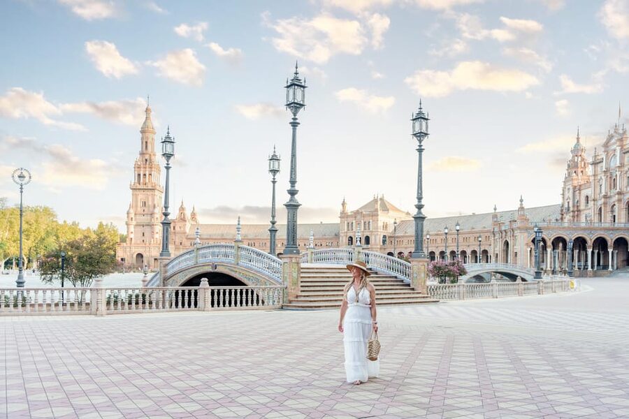 Seville: Professional Photoshoot - The best time, clothing, and group size