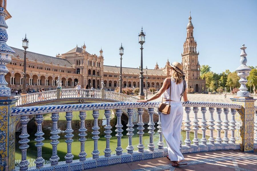 Seville: Professional Photoshoot - Who should book this Seville photoshoot?