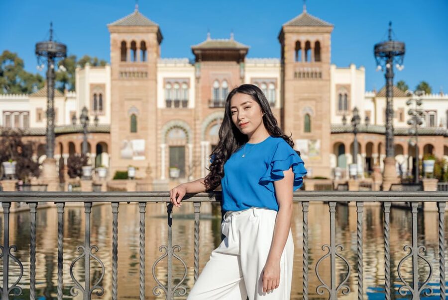 Seville: Professional Photoshoot at Plaza de España - Key details at a glance