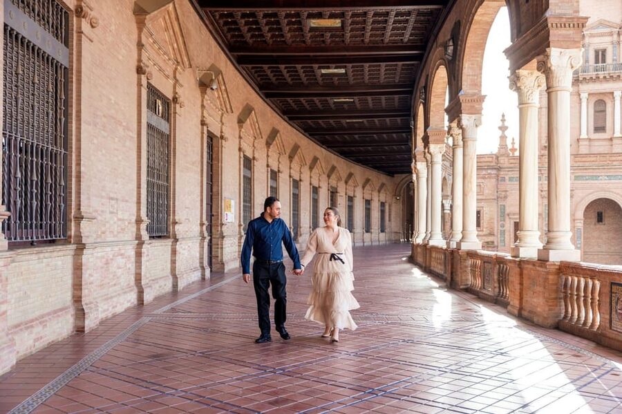 Seville: Professional Photoshoot at Plaza de España - Delivery within 48 hours