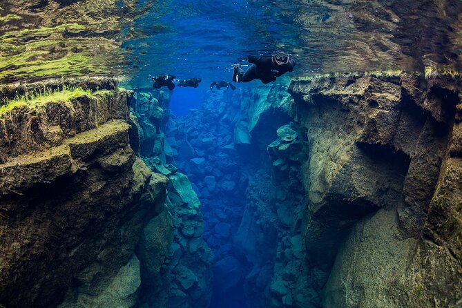 Snorkel the Silfra Fissure-Meet on Location (Free Photos & Cocoa) - Getting dressed for 1 degree water