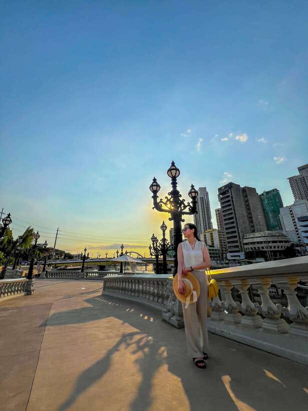 Solo Traveler Friendly Manila Walk w/ Mobile Photography - Why The Private Format Is Worth $45