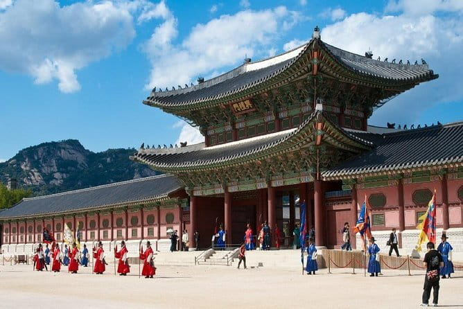 Street photoshoot and Seoul Hidden gem History Walking Tour - Ikseon-dong: Hanok Alleys With a Modern Finish
