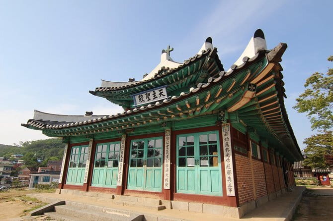 Street photoshoot and Seoul Hidden gem History Walking Tour - What You Actually Receive for $45.95