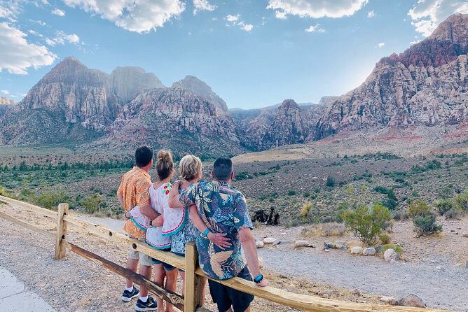 Sunset Hike and Photography Tour near Red Rock with Optional 7 Magic Mountains - What the vehicle and pickup arrangement mean