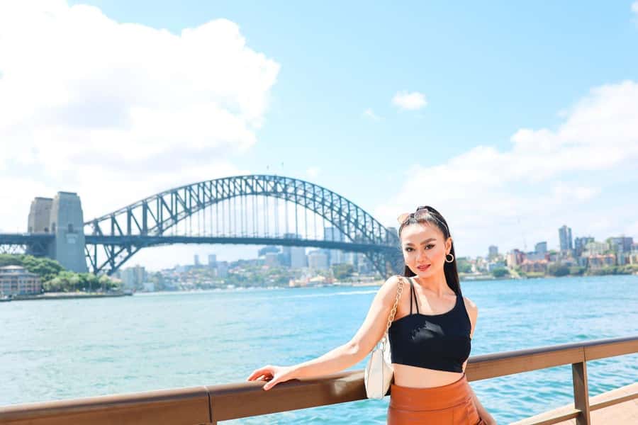 Sydney: Private Photoshoot outside the Opera House - A private booking is better for couples and families