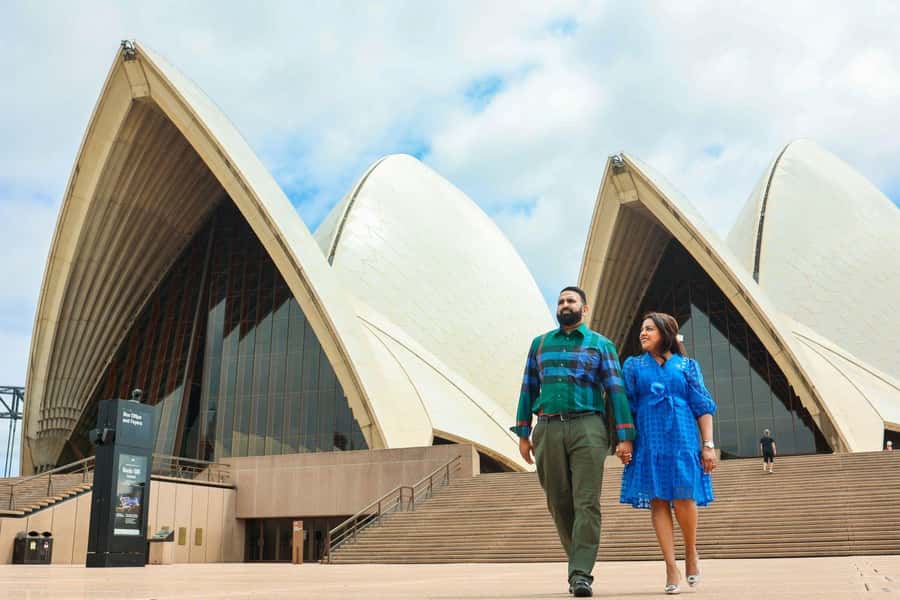 Sydney: Private Photoshoot outside the Opera House - Getting the timing right near the Opera House