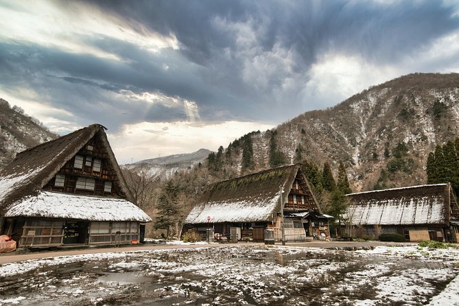 Takayama and Shirakawago/Photoshoot by professional photographer - Takayama Jinya gives the morning historical weight