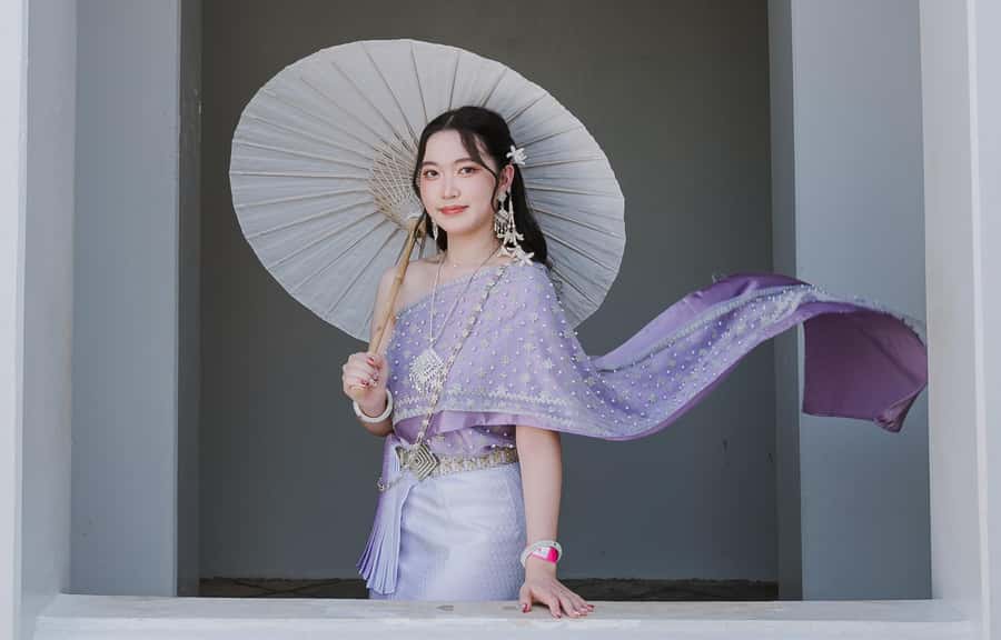 Thai Costume Photographer at Wat Arun/Pho in Bangkok - Who should book this experience
