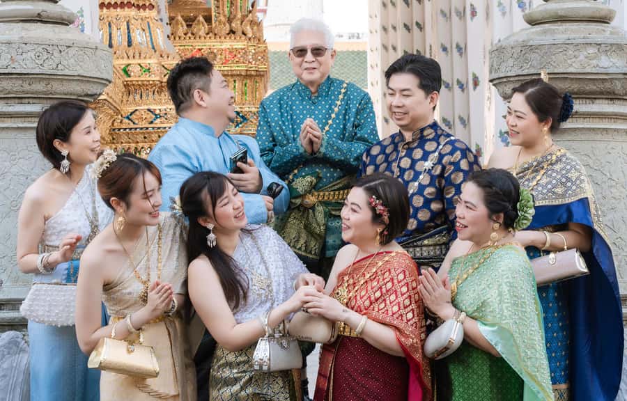 Thai Costume Photographer at Wat Arun/Pho in Bangkok - Adding Wat Pho to the pictures