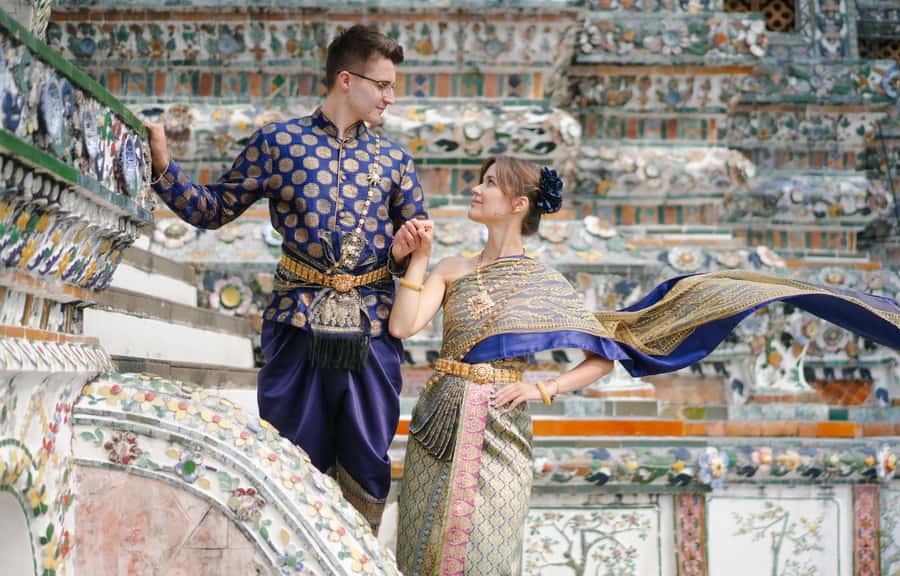 Thai Costume Photographer at Wat Arun/Pho in Bangkok - What happens at Wat Arun