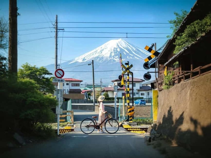 Tokyo: Mt. Fuji & Lake Kawaguchi Instagram Full Day Trip - Oishi Park and the seasonal Maple Corridor