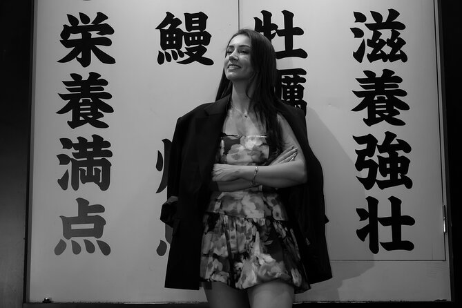Tokyo Shinjuku Night Photo Tour with Pro Gota - Kabukicho adds the big Tokyo neon