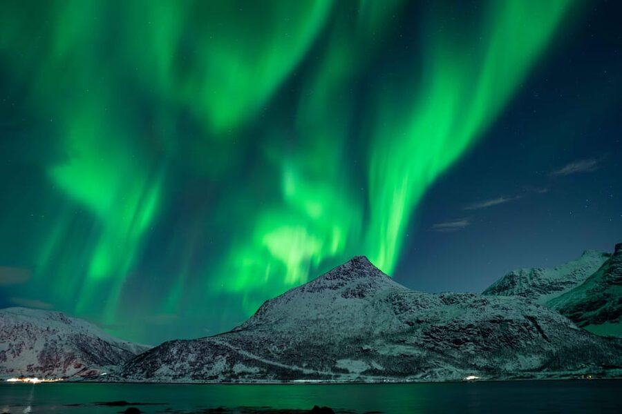 Tromsø: Aurora Tour with Photos, Campfire and Arctic Food - Campfire food in the Arctic cold