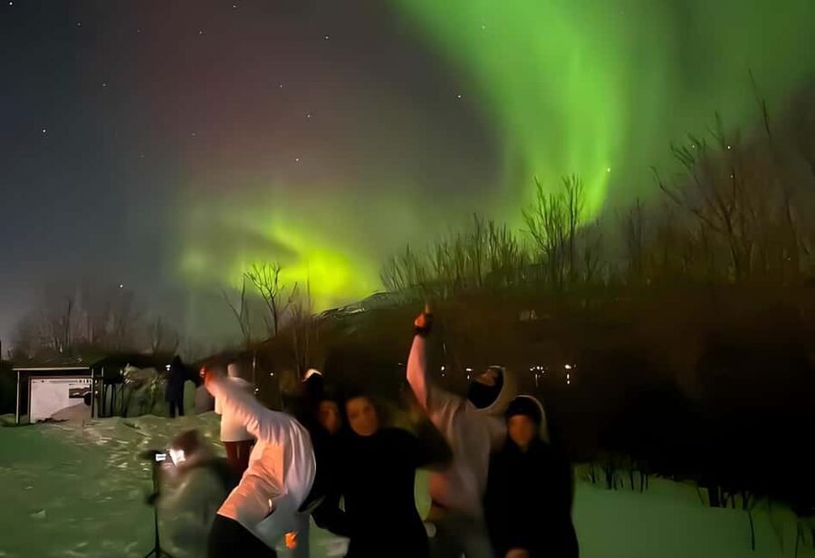 Tromsø: Northern Lights Bus Tour with Free Photography - Second stop: fires, drinks, and the best chance to settle in
