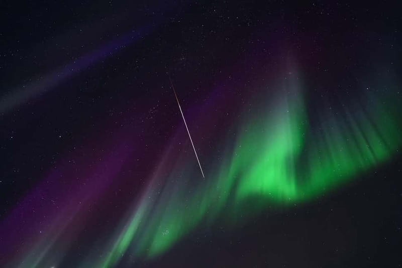 Tromsø: Northern Lights Chase with Local Guide & Free Photos - Professional photos, hot drinks, and thermal suits