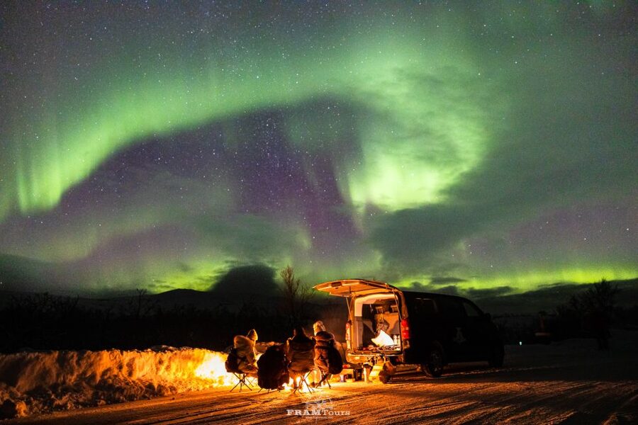 Tromso: Northern Lights Tour with Photographer - What the guide adds to the night