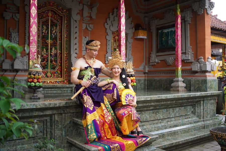 Ubud: Balinese Costume Photoshoot with Make Up - Choosing your costume and learning the details