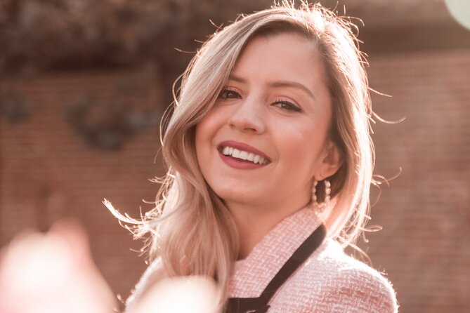 Vacation photographer. Madrid Photo Shoot. Take home more than just a selfie! - What the Outfit Guide and Posing Help Add