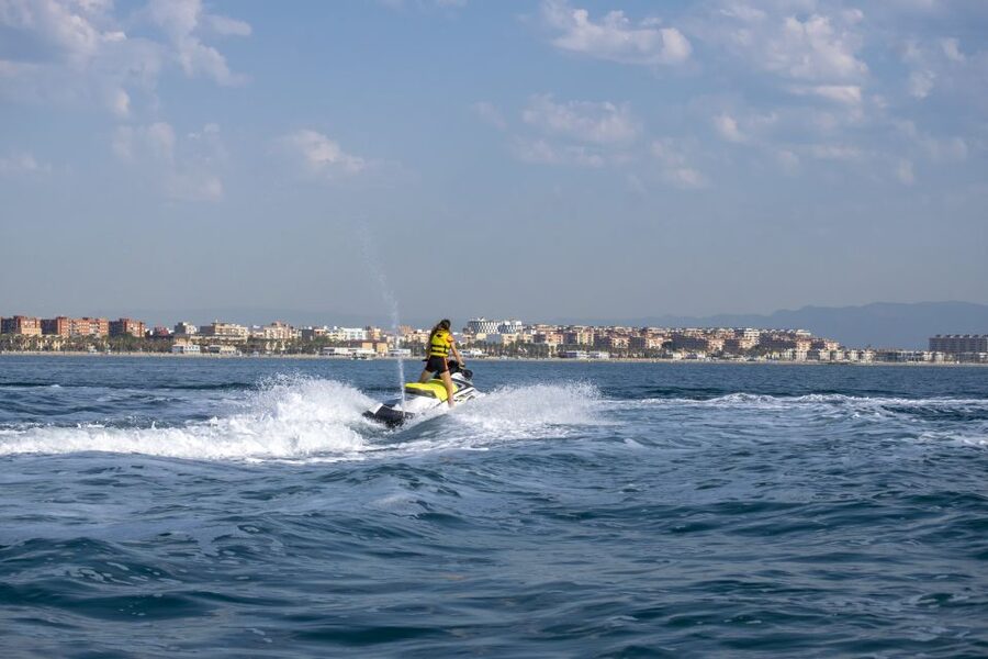 Valencia: Jet Ski Tour + Paddle Surf + Photos + Free drink - Safety gear and what to pack