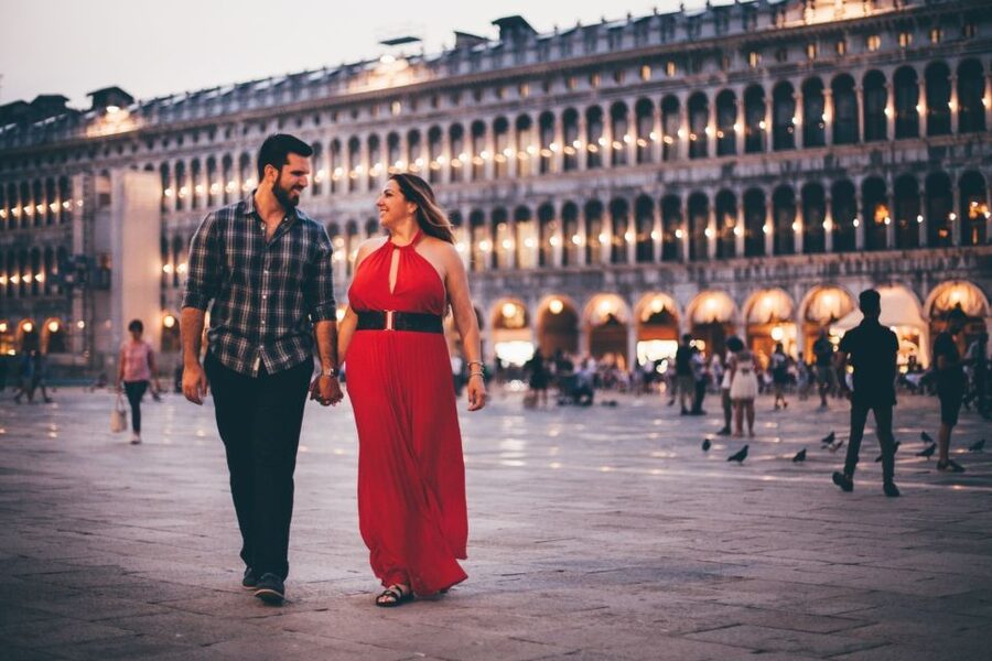 Venice: Personal Travel and Vacation Photographer Services - Meeting the photographer and getting natural pictures