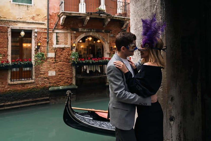 Venice private photo shoot with a local photographer! - What This Venice Photo Walk Feels Like