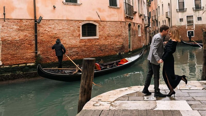 Venice private photo shoot with a local photographer! - How the Photographer Guides You