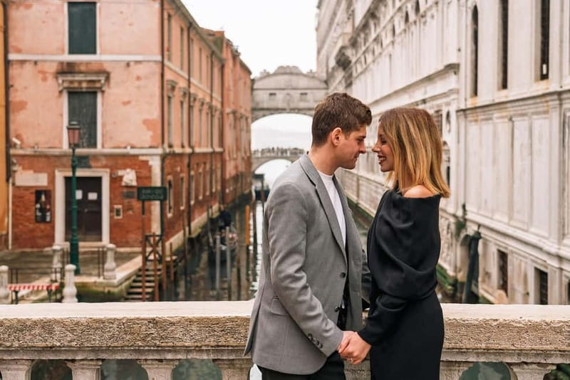 Venice private photo shoot with a local photographer! - Languages, Booking Flexibility, and Practical Details