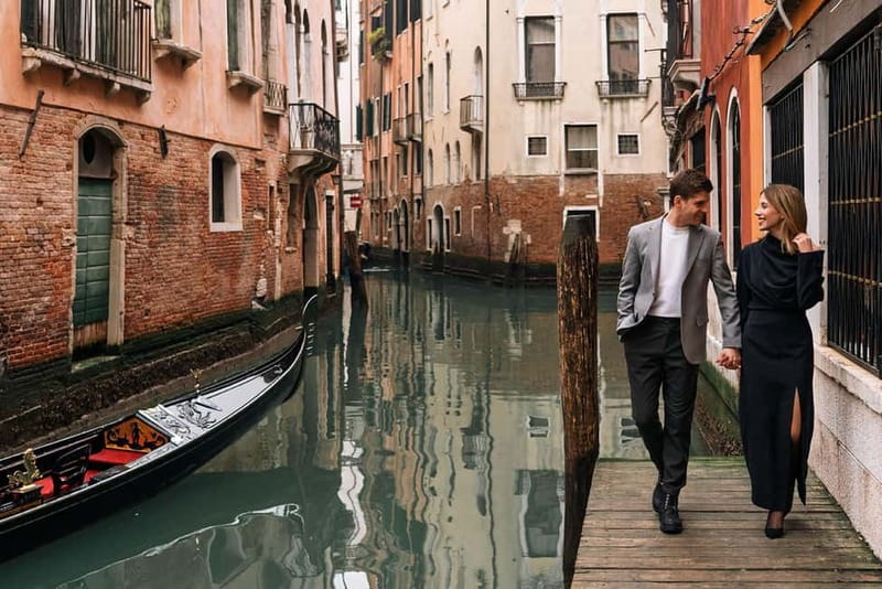 Venice private photo shoot with a local photographer! - Why the Back Streets Matter
