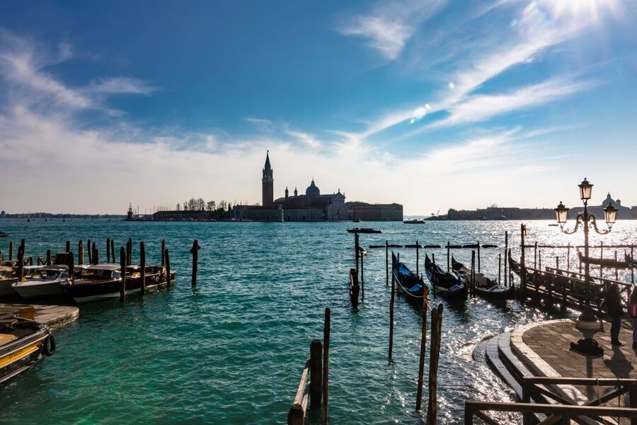 Venice: St Mark’s, Rialto & Instagrammable Gems Walking Tour - Scuola Grande di San Marco and the Church of Miracles