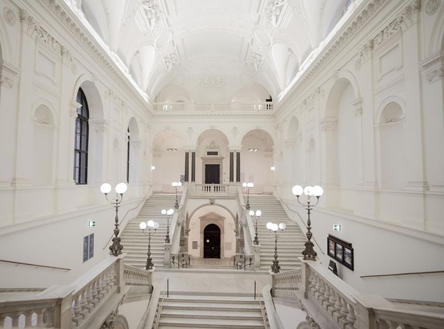 VIENNA AT NIGHT: PRIVATE PHOTO TOUR - Why Vienna at night works so well for photography