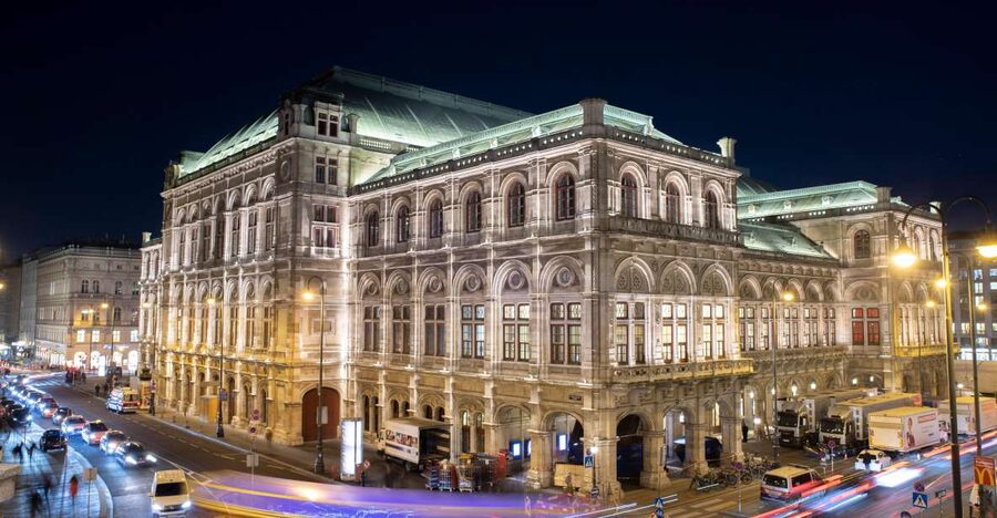 VIENNA AT NIGHT: PRIVATE PHOTO TOUR - Learning the basics without slowing down the evening