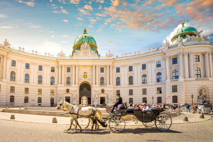 Vienna: Christmas Photoshoot with a Pro Photographer - What $140 per person really buys