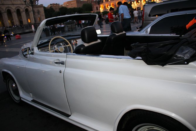 Yerevan city tour with drinks in a classic car with photography - Republic Square and the dancing fountains