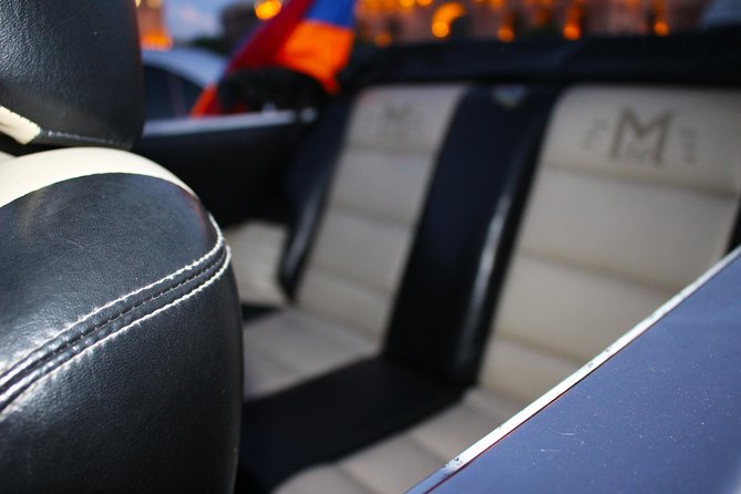 Yerevan city tour with drinks in a classic car with photography - Vernissage offers a quick look at local shopping