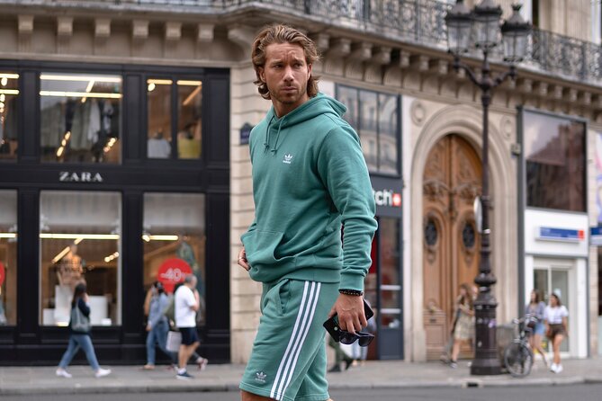 Your best pictures in Paris 1h Private photoshoot - Moving through several angles instead of one fixed pose