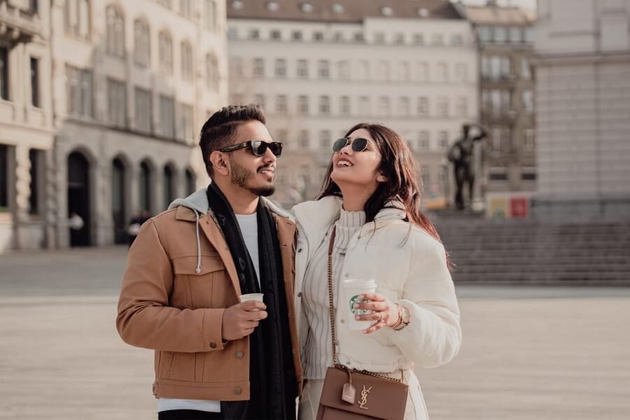 Zurich: Professional Photoshoot at the Best Spots - Lindenhof and the Crash Landing on You connection